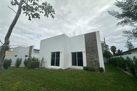 House in Fort Lauderdale, Florida 4 bedrooms, 154.78 sq.m. № 1839183 - photo 1