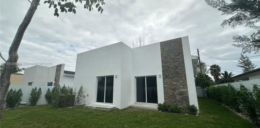 House in Fort Lauderdale, Florida 4 bedrooms, 154.78 sq.m. № 1839183
