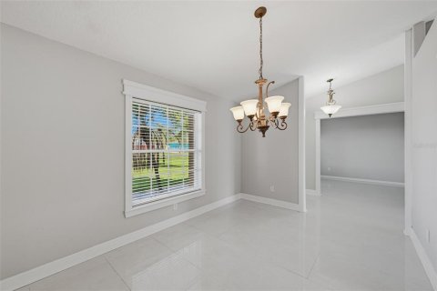 Villa ou maison à vendre à Apollo Beach, Floride: 3 chambres, 160.63 m2 № 2299422 - photo 18