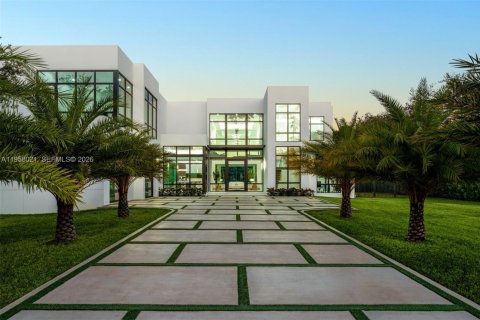 Дом в Майами, Флорида 5 спален, 563.27м2 № 2026273