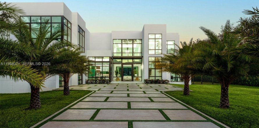 Дом в Майами, Флорида 5 спален, 563.27м2 № 2026273