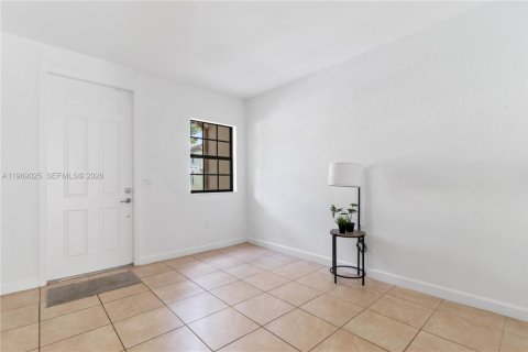 Adosado en venta en Miami, Florida, 3 dormitorios, 150.22 m2 № 2030589 - foto 7