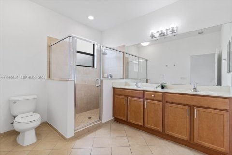 Adosado en venta en Miami, Florida, 3 dormitorios, 150.22 m2 № 2030589 - foto 18