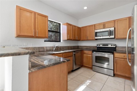 Adosado en venta en Miami, Florida, 3 dormitorios, 150.22 m2 № 2030589 - foto 4