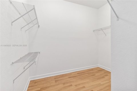 Adosado en venta en Miami, Florida, 3 dormitorios, 150.22 m2 № 2030589 - foto 17