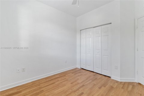 Adosado en venta en Miami, Florida, 3 dormitorios, 150.22 m2 № 2030589 - foto 13