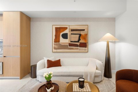 Condo in Miami Beach, Florida, 1 bedroom № 2076173 - photo 2