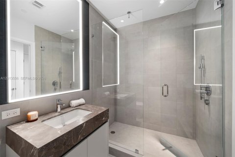 Condo in Miami Beach, Florida, 1 bedroom № 2076173 - photo 9