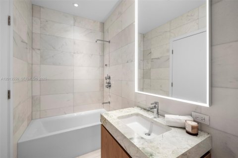 Condo in Miami Beach, Florida, 1 bedroom № 2076173 - photo 11