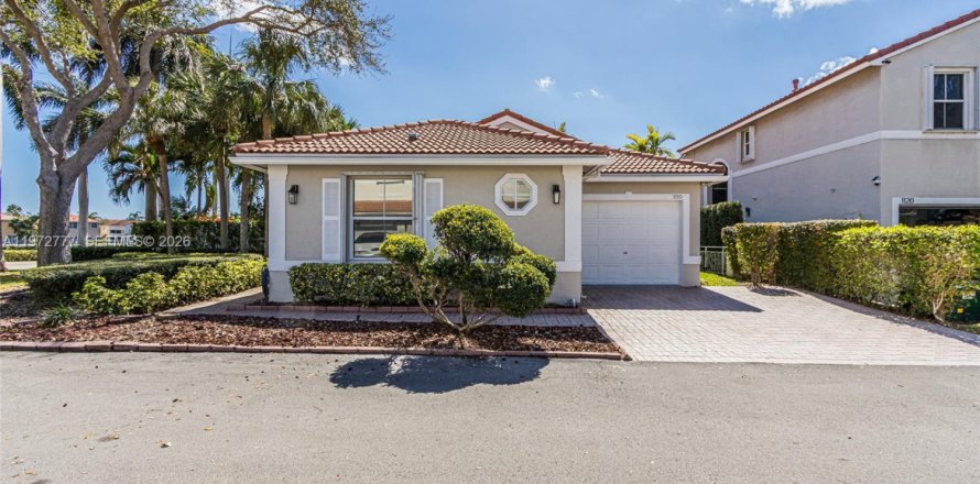 Дом в Холливуд, Флорида 3 спальни, 131.92м2 № 2036404