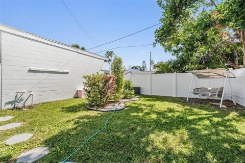 Propiedad comercial en venta en Saint Petersburg, Florida, 5 dormitorios, 234.39 m2 № 2228277 - foto 24