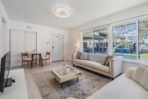 Propiedad comercial en venta en Saint Petersburg, Florida, 5 dormitorios, 234.39 m2 № 2228277 - foto 6