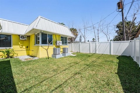 Propiedad comercial en venta en Saint Petersburg, Florida, 5 dormitorios, 234.39 m2 № 2228277 - foto 25