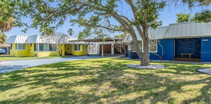 Propiedad comercial en Saint Petersburg, Florida 5 dormitorios, 234.39 m2 № 2228277