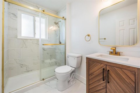 Propiedad comercial en venta en Saint Petersburg, Florida, 5 dormitorios, 234.39 m2 № 2228277 - foto 9