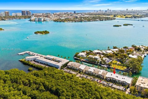 Adosado en venta en North Miami, Florida, 2 dormitorios, 191.1 m2 № 2027270 - foto 28