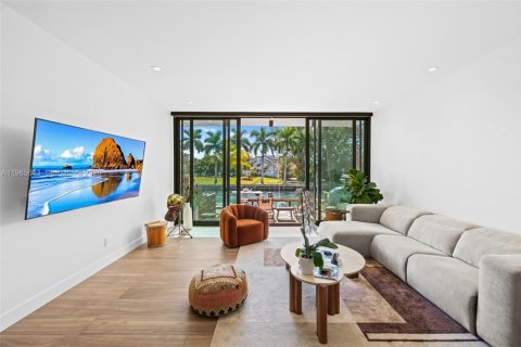 Adosado en venta en North Miami, Florida, 2 dormitorios, 191.1 m2 № 2027270 - foto 6