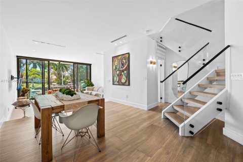 Adosado en venta en North Miami, Florida, 2 dormitorios, 191.1 m2 № 2027270 - foto 3