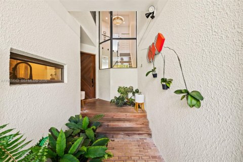 Adosado en venta en North Miami, Florida, 2 dormitorios, 191.1 m2 № 2027270 - foto 2