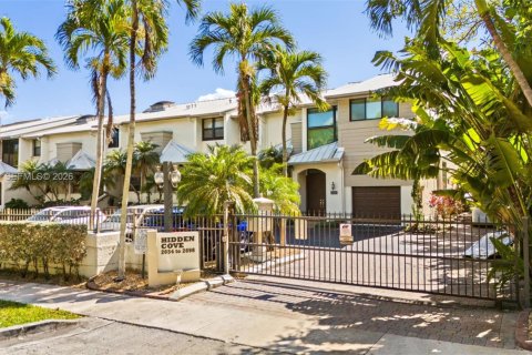 Adosado en venta en North Miami, Florida, 2 dormitorios, 191.1 m2 № 2027270 - foto 25