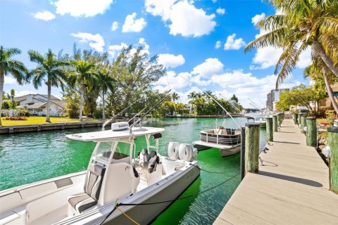 Adosado en venta en North Miami, Florida, 2 dormitorios, 191.1 m2 № 2027270 - foto 21