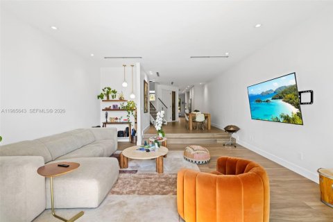 Adosado en venta en North Miami, Florida, 2 dormitorios, 191.1 m2 № 2027270 - foto 5