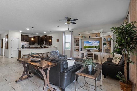 House in Davenport, Florida 8 bedrooms, 363.15 sq.m. № 1399591 - photo 8