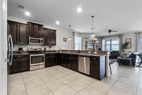 House in Davenport, Florida 8 bedrooms, 363.15 sq.m. № 1399591 - photo 4