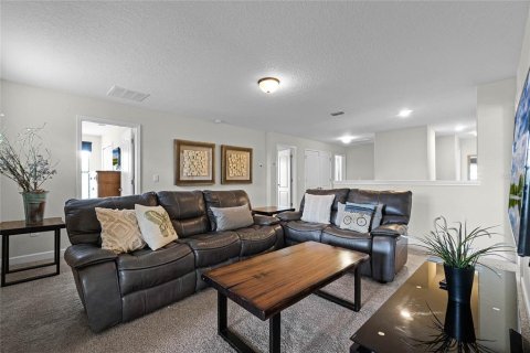House in Davenport, Florida 8 bedrooms, 363.15 sq.m. № 1399591 - photo 10
