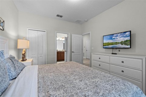 House in Davenport, Florida 8 bedrooms, 363.15 sq.m. № 1399591 - photo 14