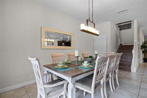 House in Davenport, Florida 8 bedrooms, 363.15 sq.m. № 1399591 - photo 7