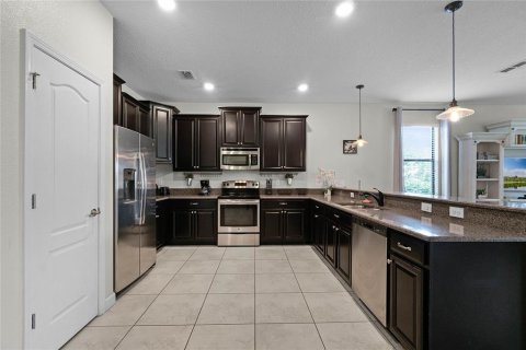 House in Davenport, Florida 8 bedrooms, 363.15 sq.m. № 1399591 - photo 5