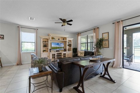 House in Davenport, Florida 8 bedrooms, 363.15 sq.m. № 1399591 - photo 6