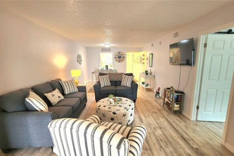 Condo in Bradenton, Florida, 2 bedrooms  № 1911595 - photo 12