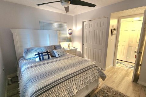 Condo in Bradenton, Florida, 2 bedrooms  № 1911595 - photo 15