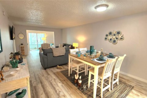 Condo in Bradenton, Florida, 2 bedrooms  № 1911595 - photo 5