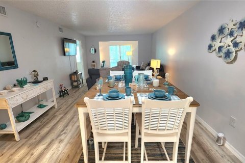 Condo in Bradenton, Florida, 2 bedrooms  № 1911595 - photo 11