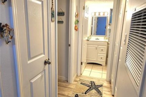 Condo in Bradenton, Florida, 2 bedrooms  № 1911595 - photo 13
