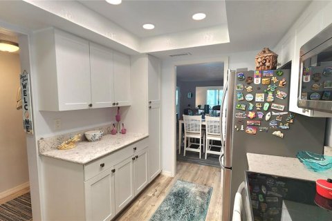 Condo in Bradenton, Florida, 2 bedrooms  № 1911595 - photo 9