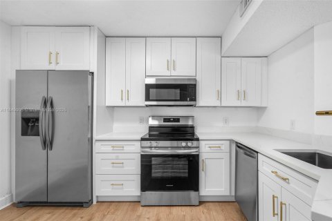 Condo in Coral Springs, Florida, 2 bedrooms  № 1891624 - photo 6