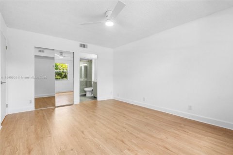 Condo in Coral Springs, Florida, 2 bedrooms  № 1891624 - photo 12