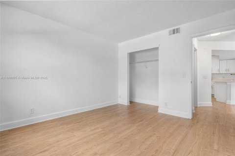 Condo in Coral Springs, Florida, 2 bedrooms  № 1891624 - photo 17