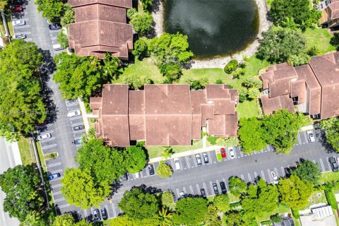 Condo in Coral Springs, Florida, 2 bedrooms  № 1891624 - photo 30