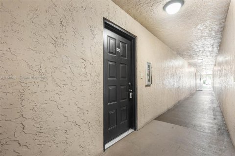 Condo in Coral Springs, Florida, 2 bedrooms  № 1891624 - photo 18