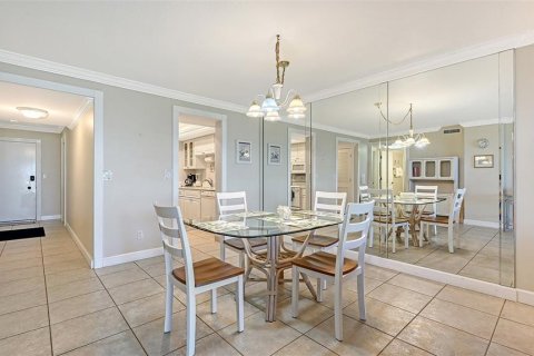 Condo in Longboat Key, Florida, 2 bedrooms № 2221431 - photo 14