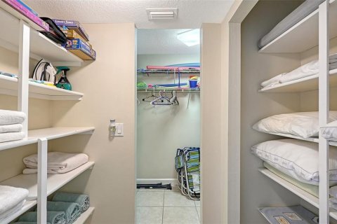 Condo in Longboat Key, Florida, 2 bedrooms № 2221431 - photo 17