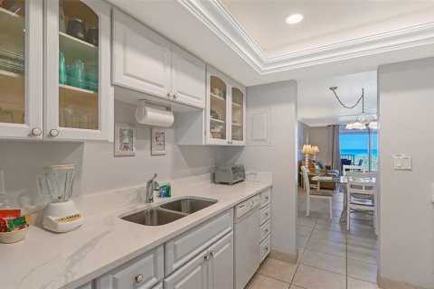 Condo in Longboat Key, Florida, 2 bedrooms № 2221431 - photo 8