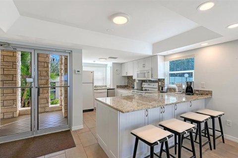 Condo in Longboat Key, Florida, 2 bedrooms № 2221431 - photo 25