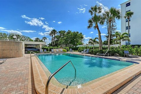 Condo in Longboat Key, Florida, 2 bedrooms № 2221431 - photo 23