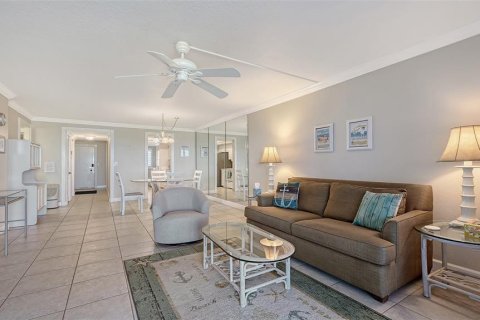 Condo in Longboat Key, Florida, 2 bedrooms № 2221431 - photo 13
